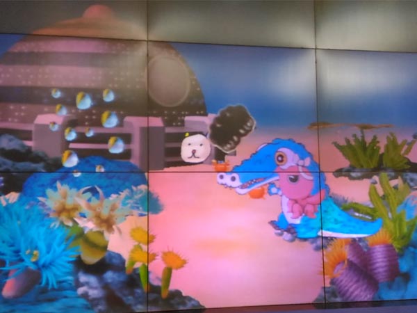 ハートイピア電子動物園の巨大スクリーン