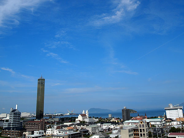 宇多津グランドホテルからの見たゴールドタワー